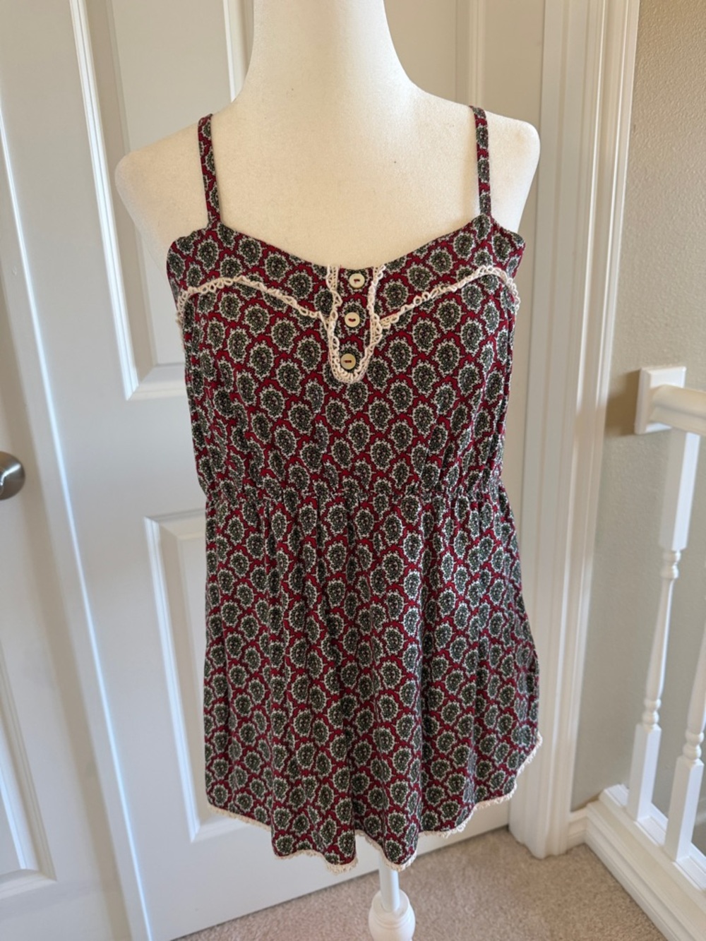 Spaghetti Strap Printed Tank Top in Burgundy